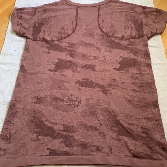 Pre-loved Athleta Momentum Short Sleeve Tee - Picture 5 of 7